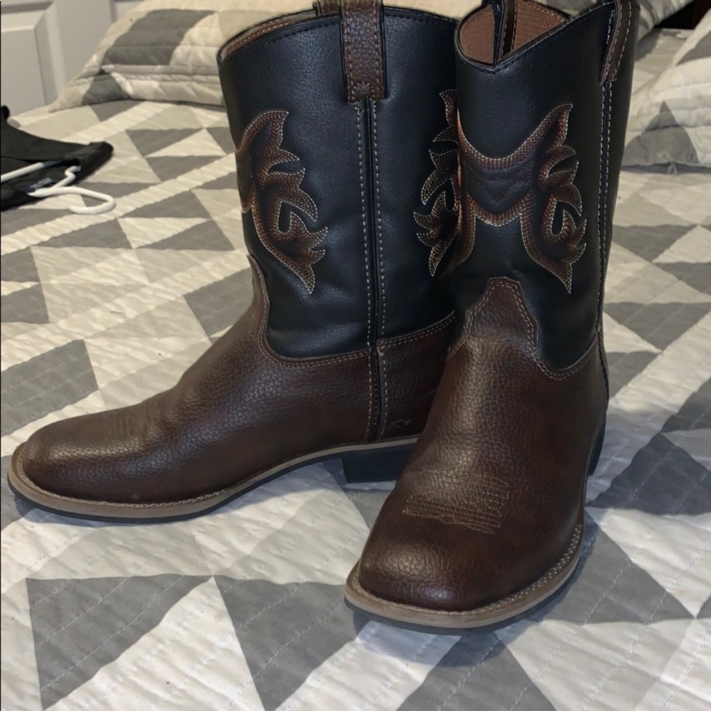 Boys boots